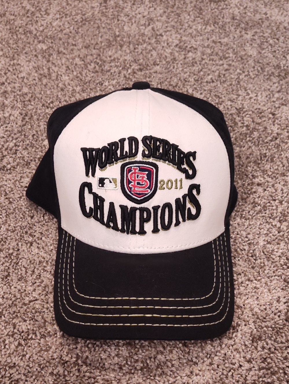 Must bundle: St. Louis Cardinals 2011 World Series Champions Cap - Black & White